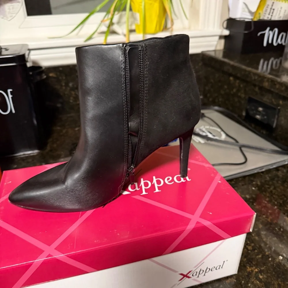 Boots - Picture 3 of 4